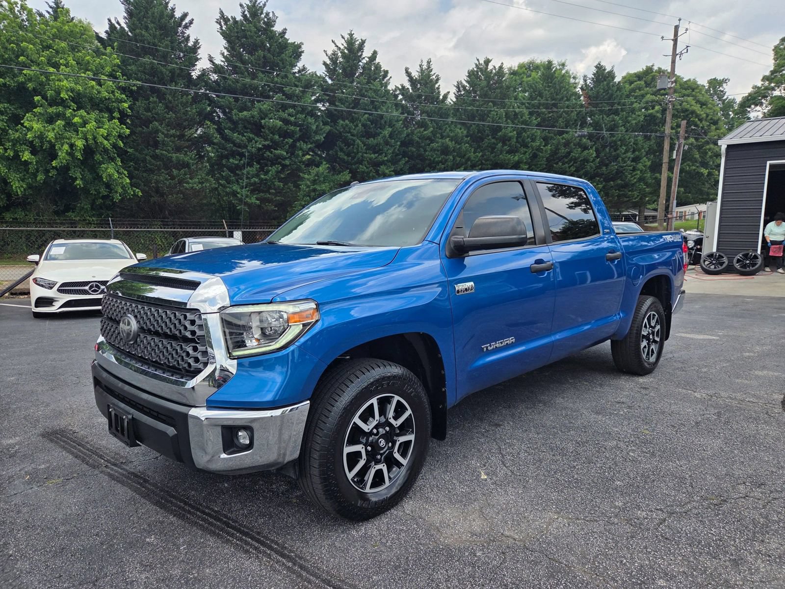 Used 2018 Toyota Tundra SR5 w/ TRD Off Road Package AWD/4WD image 9