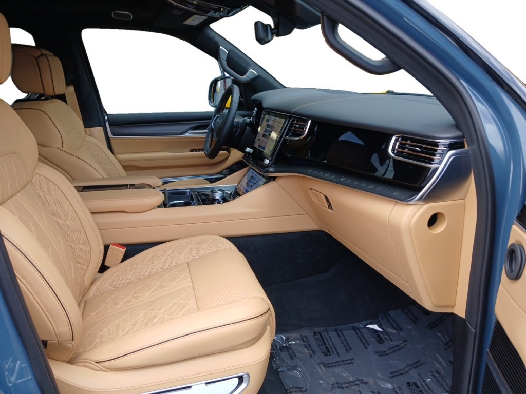 New 2026 Jeep Grand Wagoneer L Summit AWD/4WD image 24