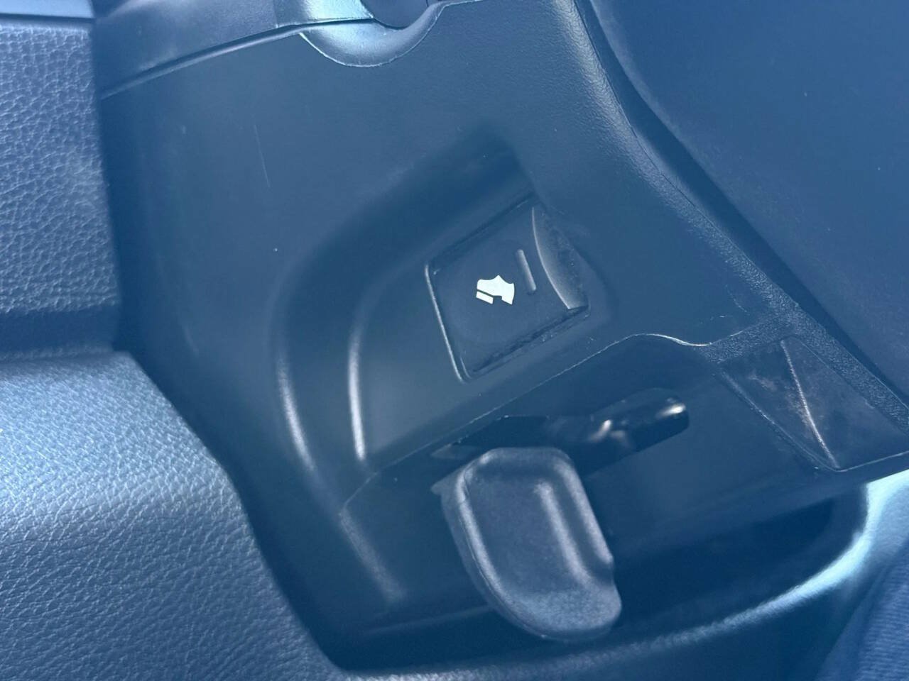 Used 2018 RAM 1500 Laramie w/ Convenience Group AWD/4WD image 30
