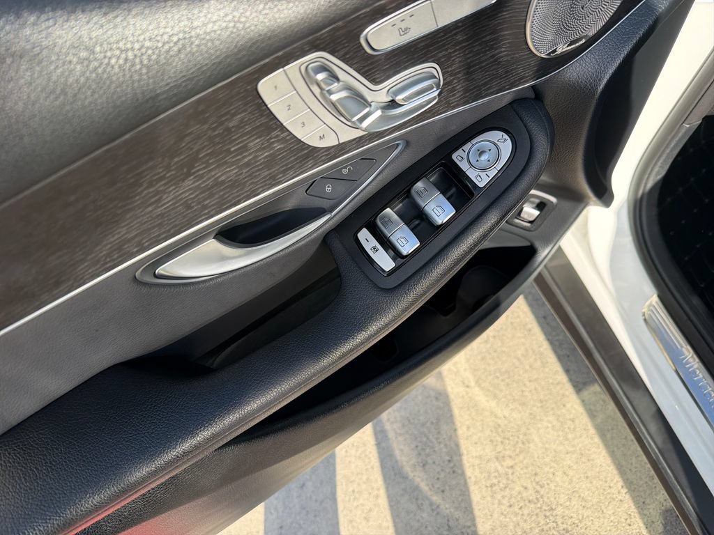 Used 2021 Mercedes-Benz GLC 300 4MATIC image 11