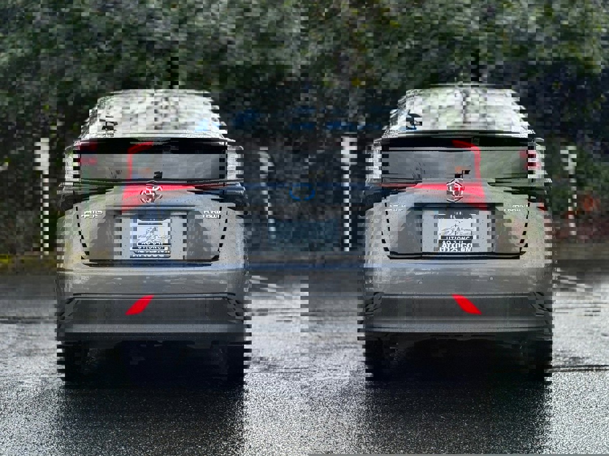 Used 2021 Toyota Prius LE w/ Carpet Mat Package (TMS) FWD image 4