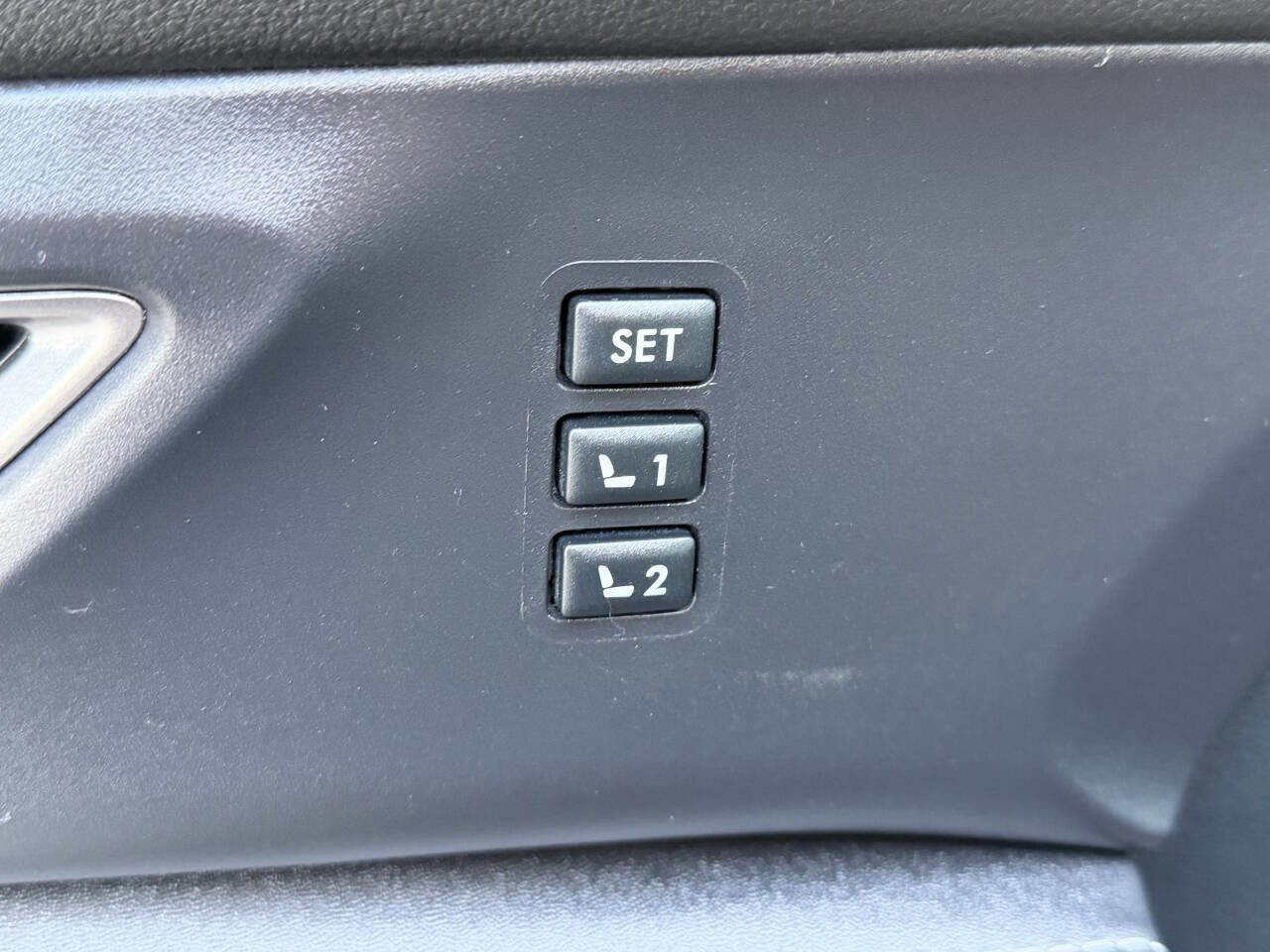 Used 2024 Subaru Ascent Limited w/ Technology Package image 32