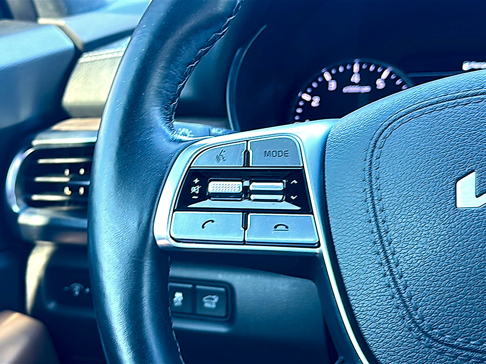 Used 2022 Kia Telluride SX w/ SX Prestige Package image 30