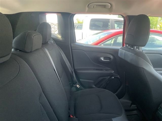 Used 2019 Jeep Renegade Altitude w/ Quick Order Package 2XM AWD/4WD image 13