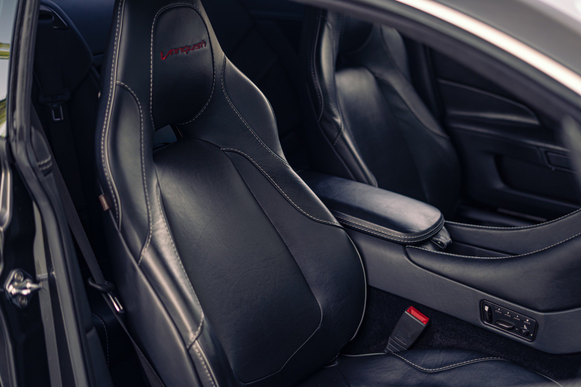 Used 2014 Aston Martin Vanquish Coupe RWD image 26