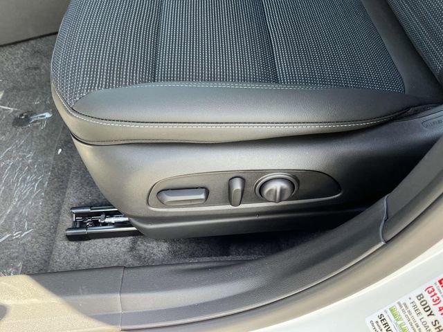 Used 2025 Buick Envista Preferred w/ Convenience I Package image 18