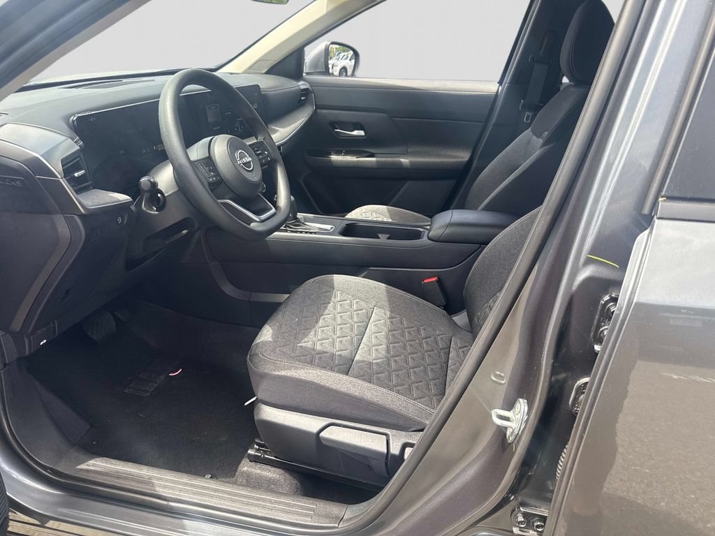 Used 2025 Nissan Kicks SV FWD image 17