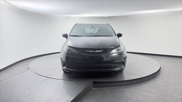 Used 2022 Chrysler Voyager LX FWD image 12