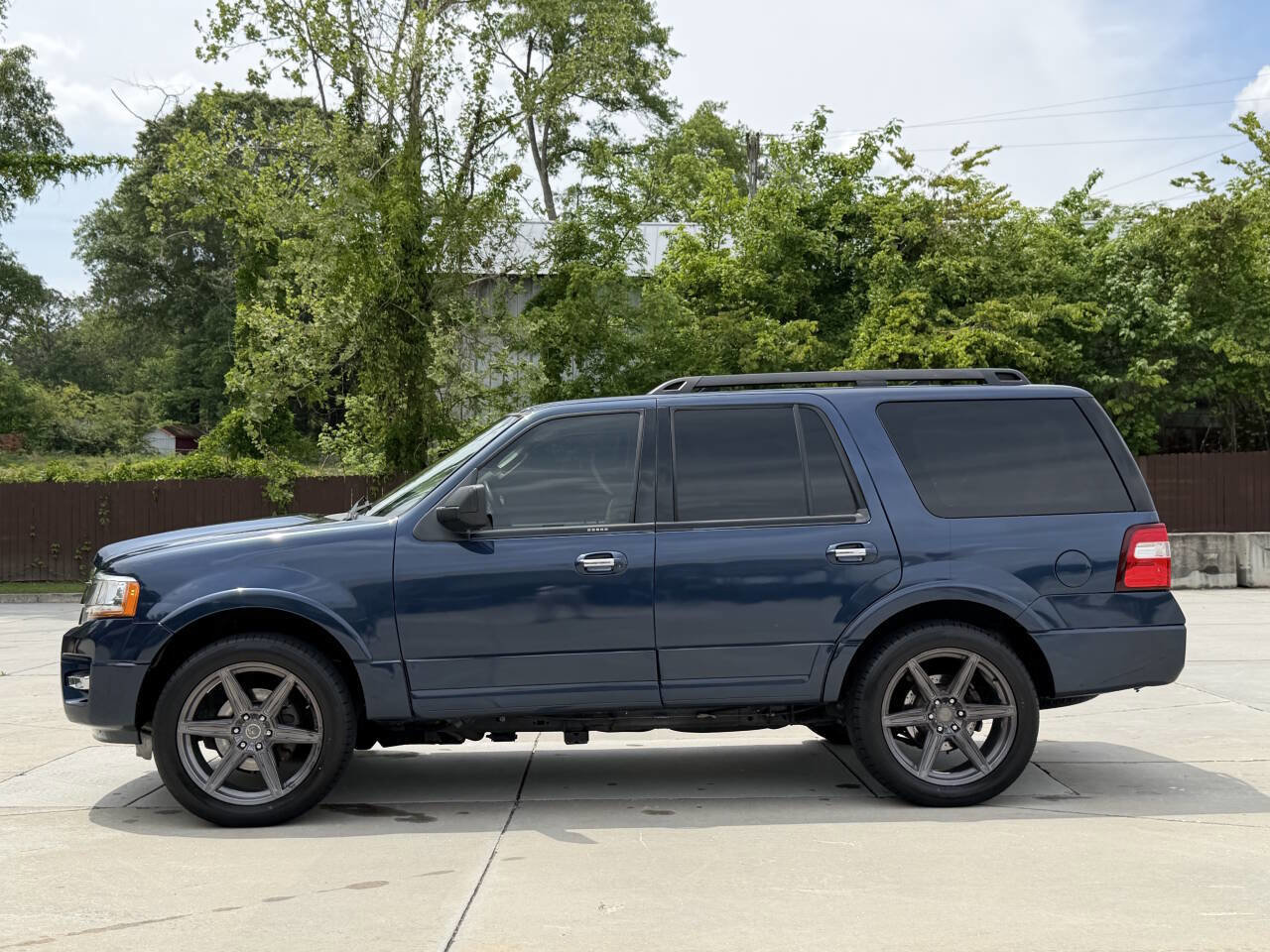Used 2016 Ford Expedition XLT w/ Equipment Group 202A RWD image 31