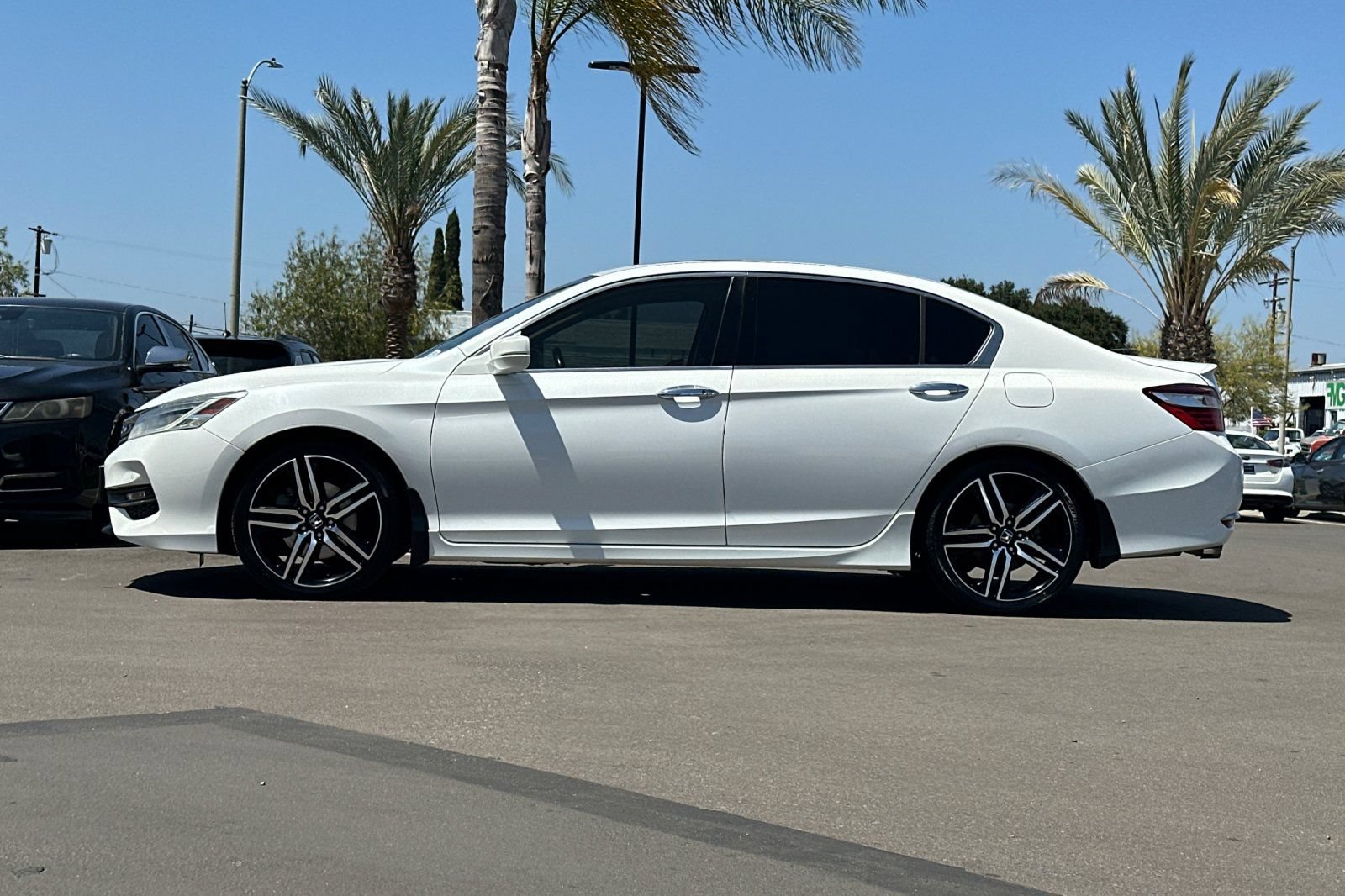 Used 2016 Honda Accord Touring image 7