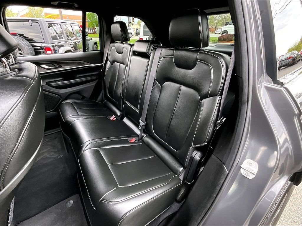 Used 2024 Jeep Grand Cherokee Limited AWD/4WD image 14