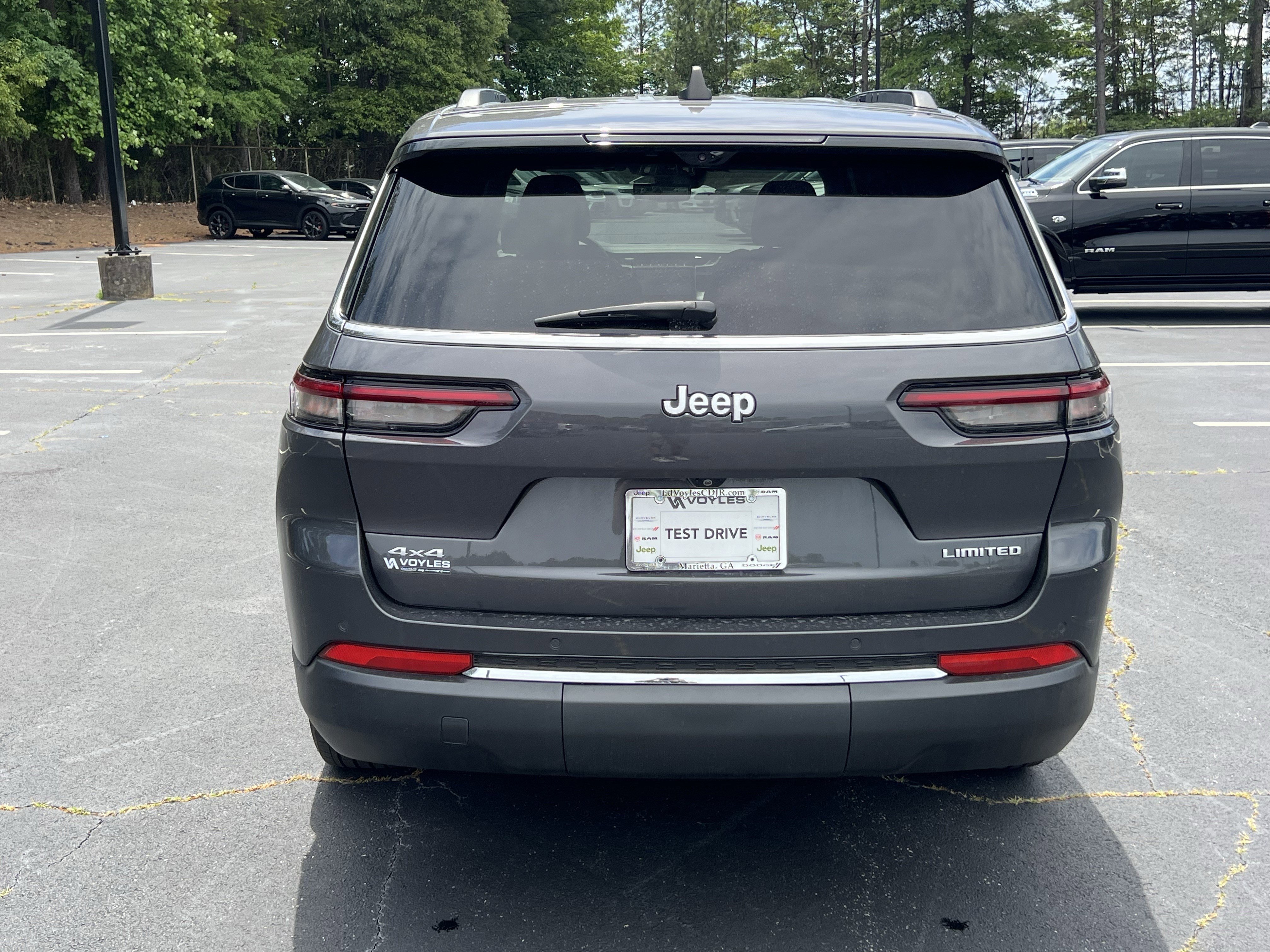 Used 2024 Jeep Grand Cherokee L Limited w/ Luxury Tech Group II AWD/4WD image 7