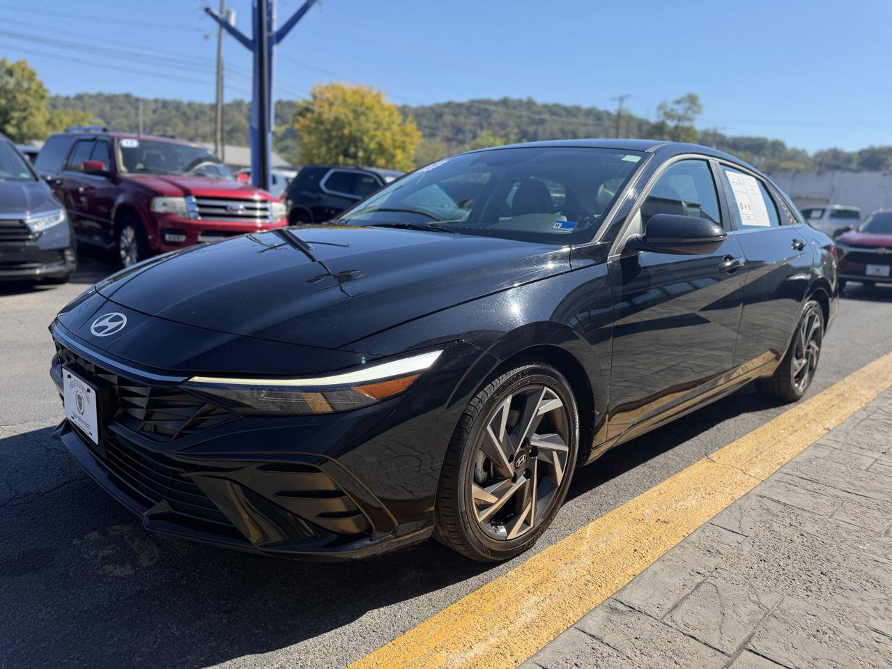 Used 2025 Hyundai Elantra Limited FWD image 4