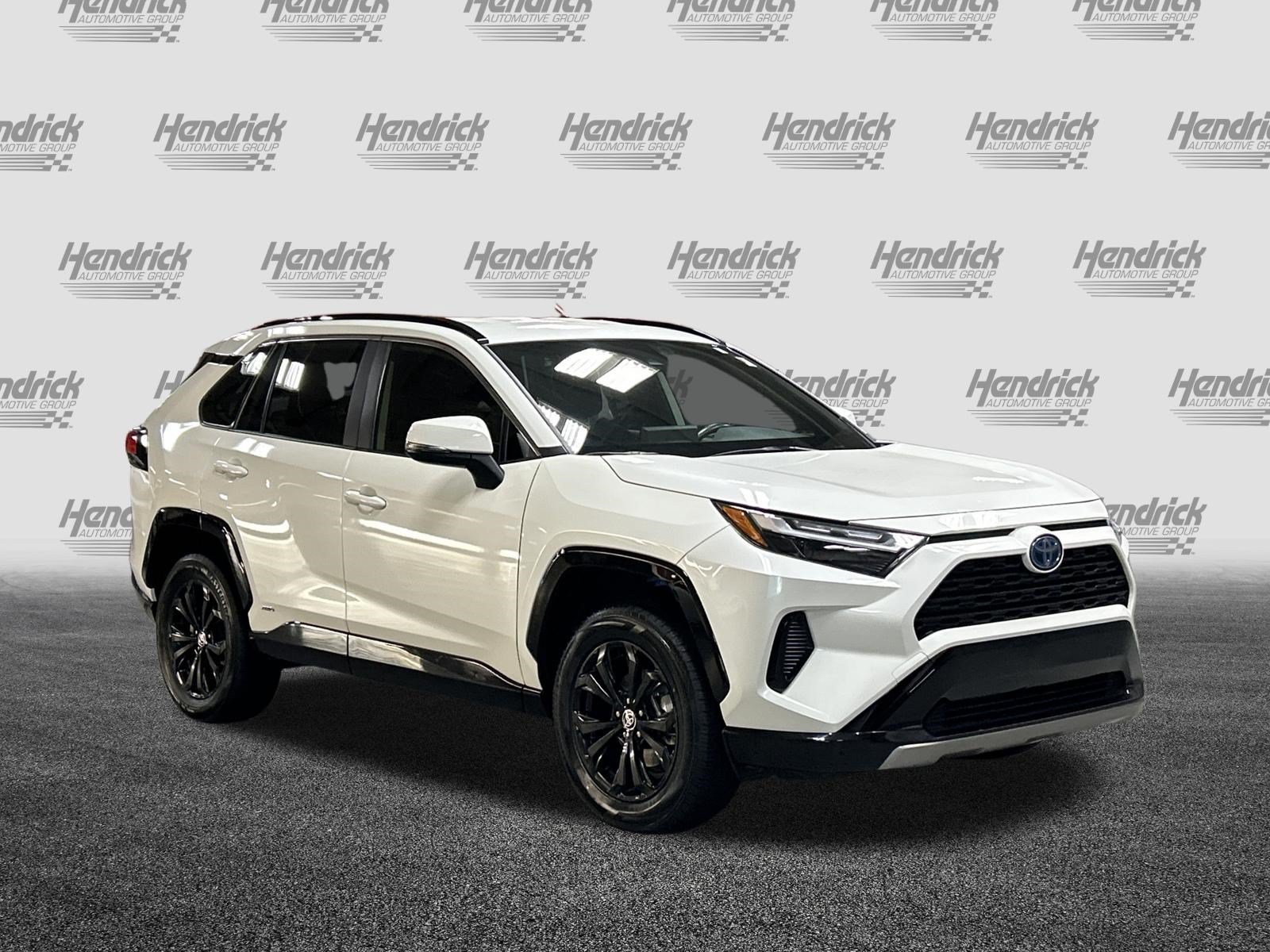 Used 2022 Toyota RAV4 SE AWD/4WD image 2