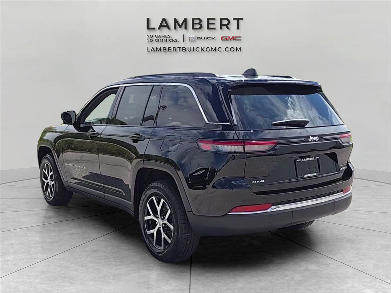 Used 2025 Jeep Grand Cherokee Limited w/ Trailer Tow Package AWD/4WD image 7