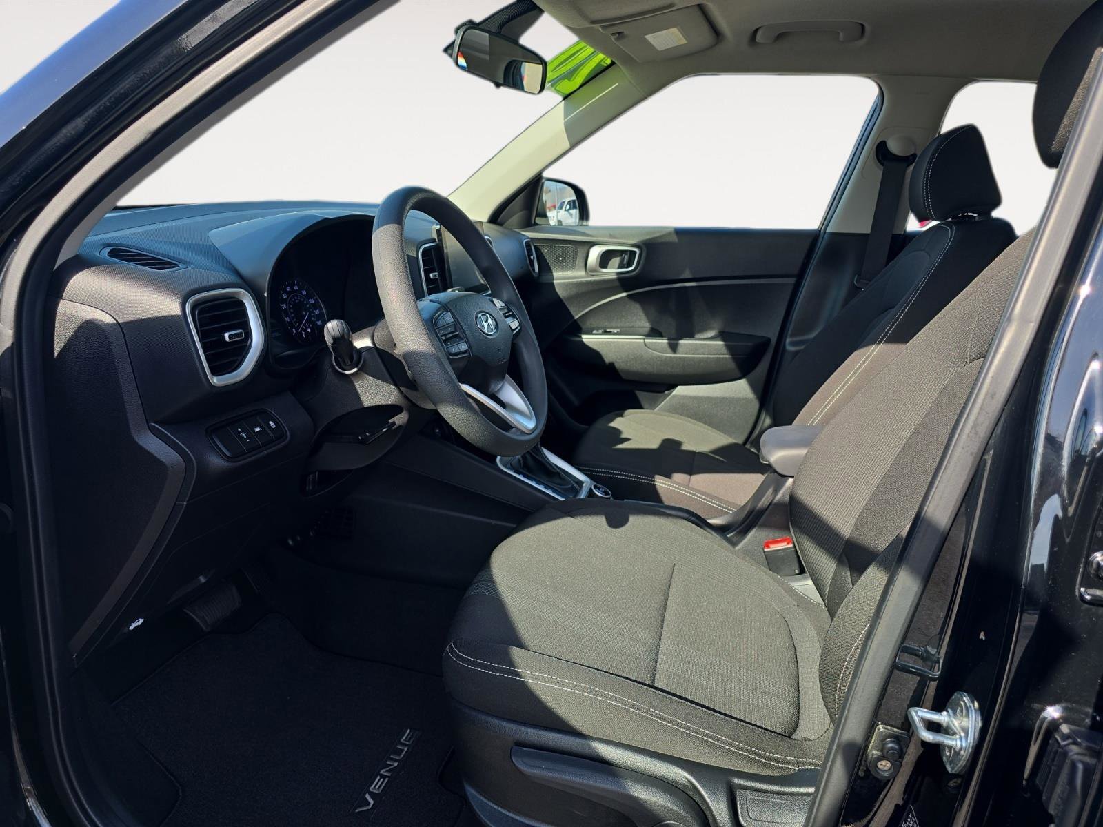 Used 2020 Hyundai Venue SEL image 10