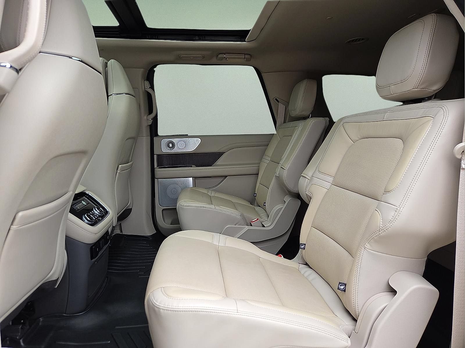 Used 2021 Lincoln Navigator L Reserve w/ Luxury Package AWD/4WD image 11