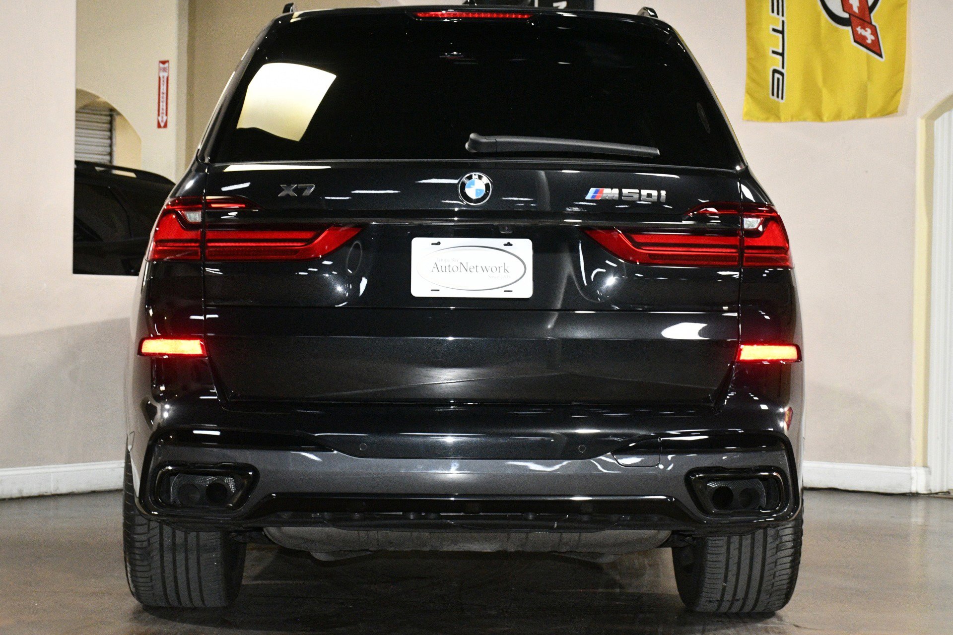 Used 2022 BMW X7 M50i w/ Luxury Seating Package image 2