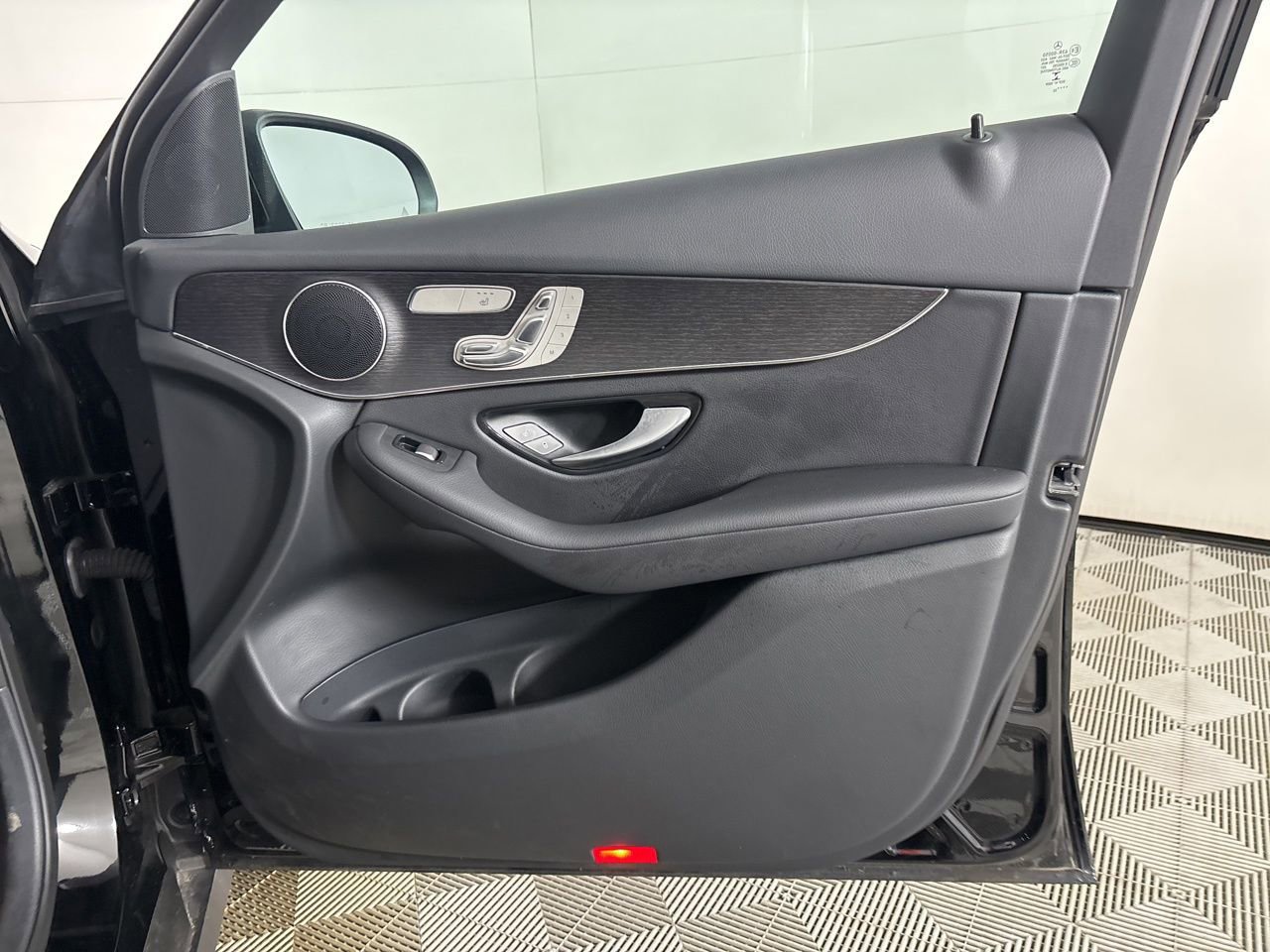 Used 2022 Mercedes-Benz GLC 300 4MATIC w/ Premium Package Lite image 25