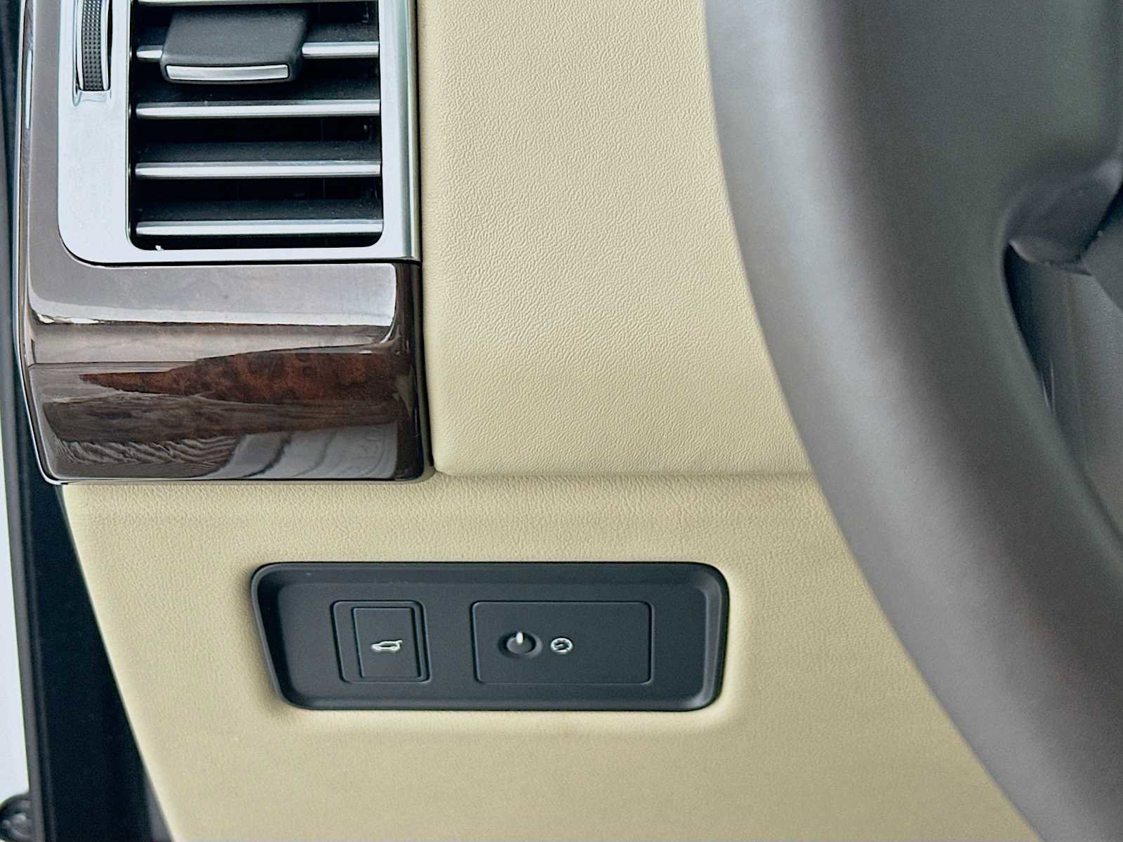 Used 2021 Land Rover Range Rover Westminster Edition image 13