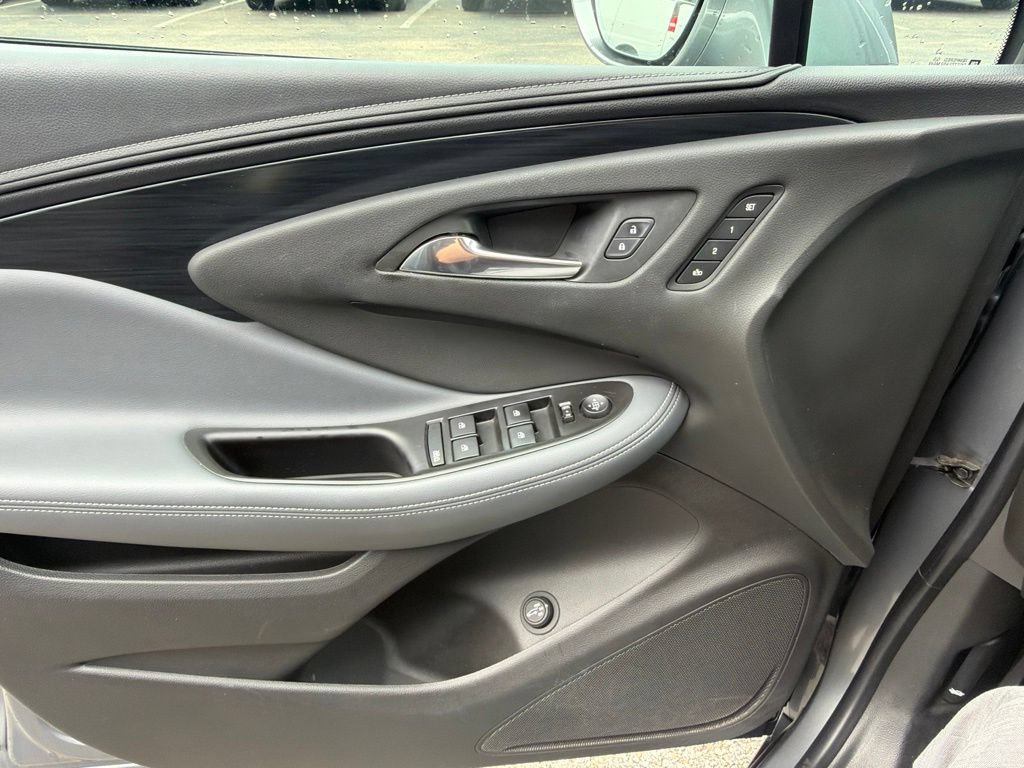 Used 2019 Buick Envision Essence AWD/4WD image 32