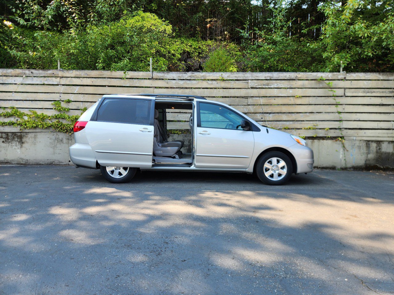Used 2005 Toyota Sienna LE image 21