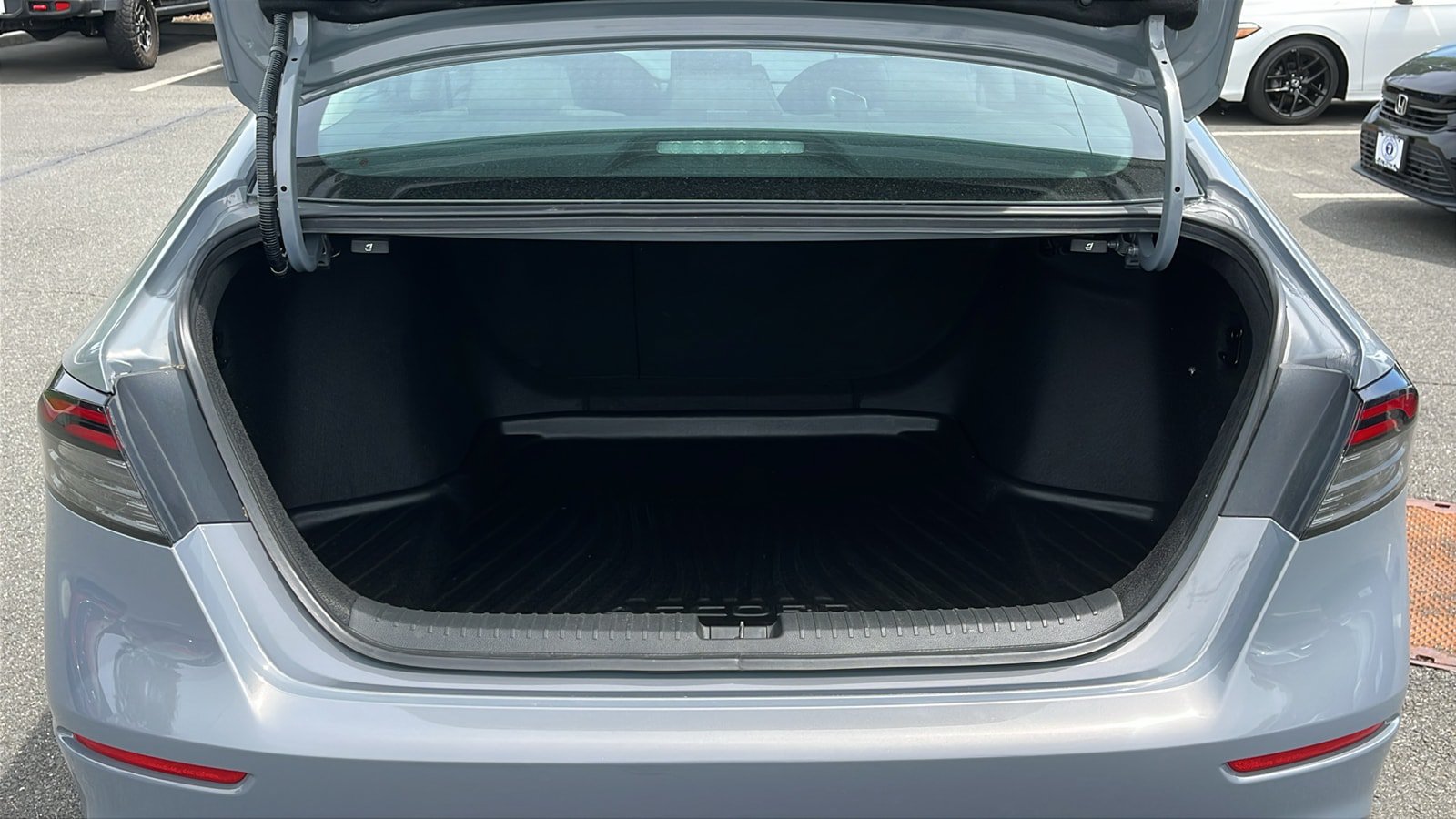 Used 2025 Honda Accord SE image 25