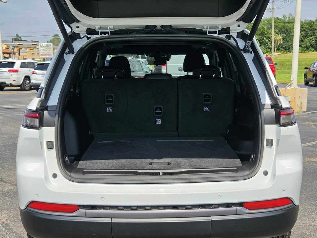 New 2026 Jeep Grand Cherokee Altitude RWD image 9