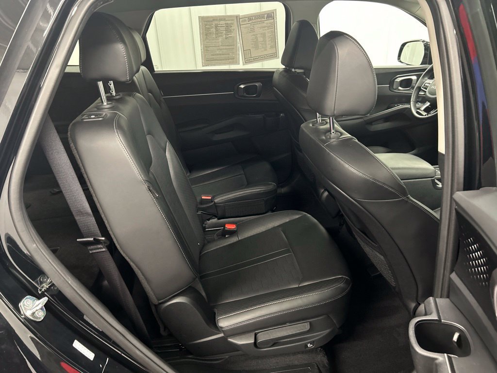 Used 2025 Kia Sorento EX AWD/4WD image 17