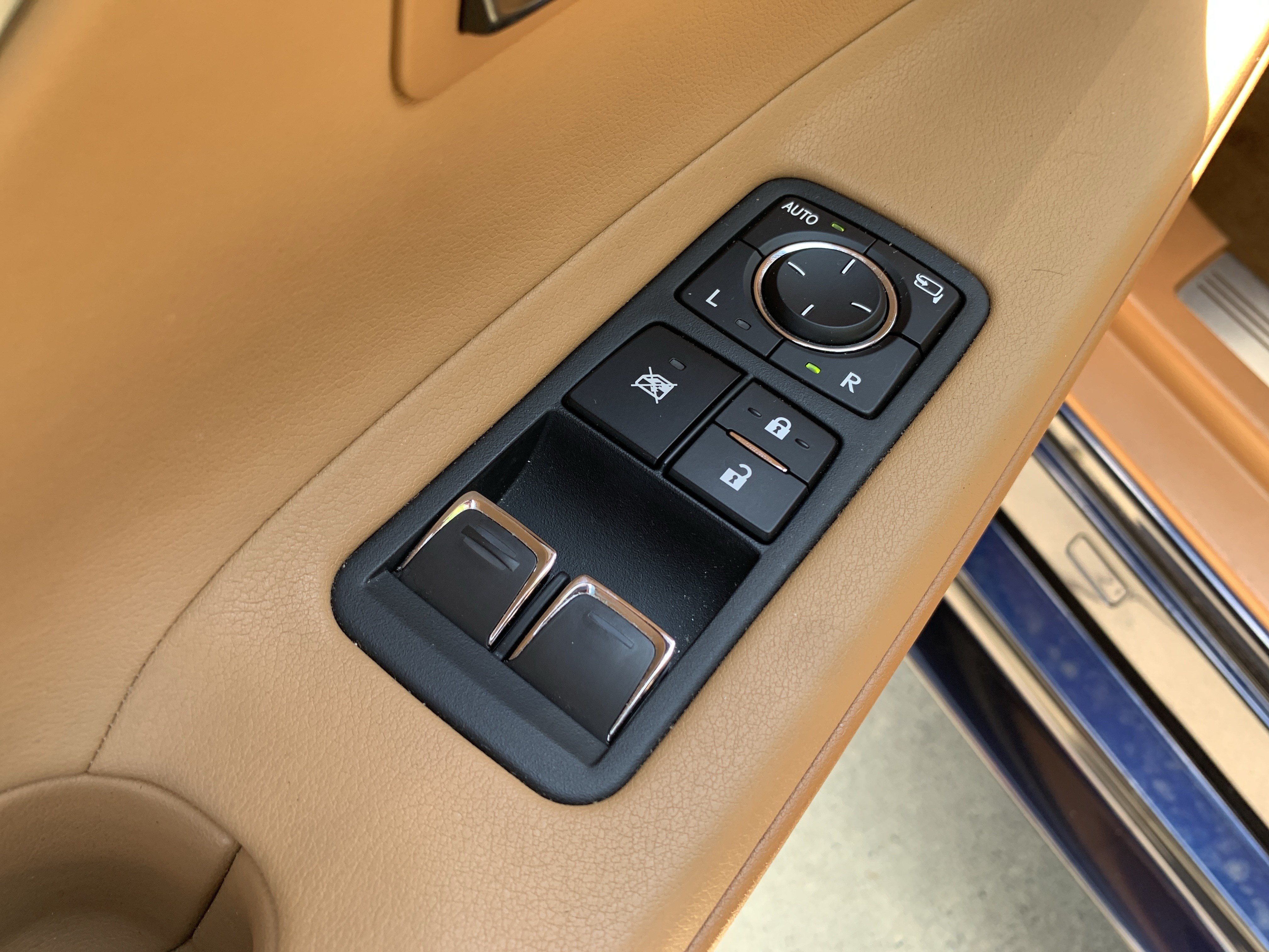 Used 2018 Lexus LC 500 Coupe w/ Sport Package RWD image 15