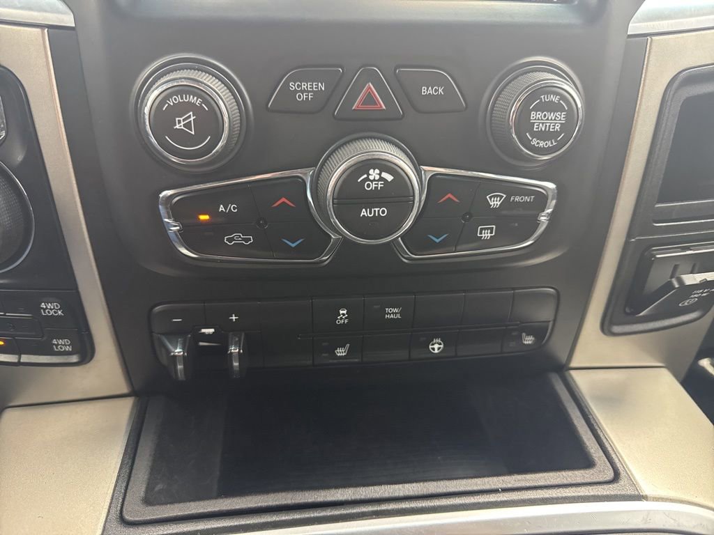 Used 2019 RAM 1500 Classic SLT w/ SLT Plus D￩cor Group AWD/4WD image 18