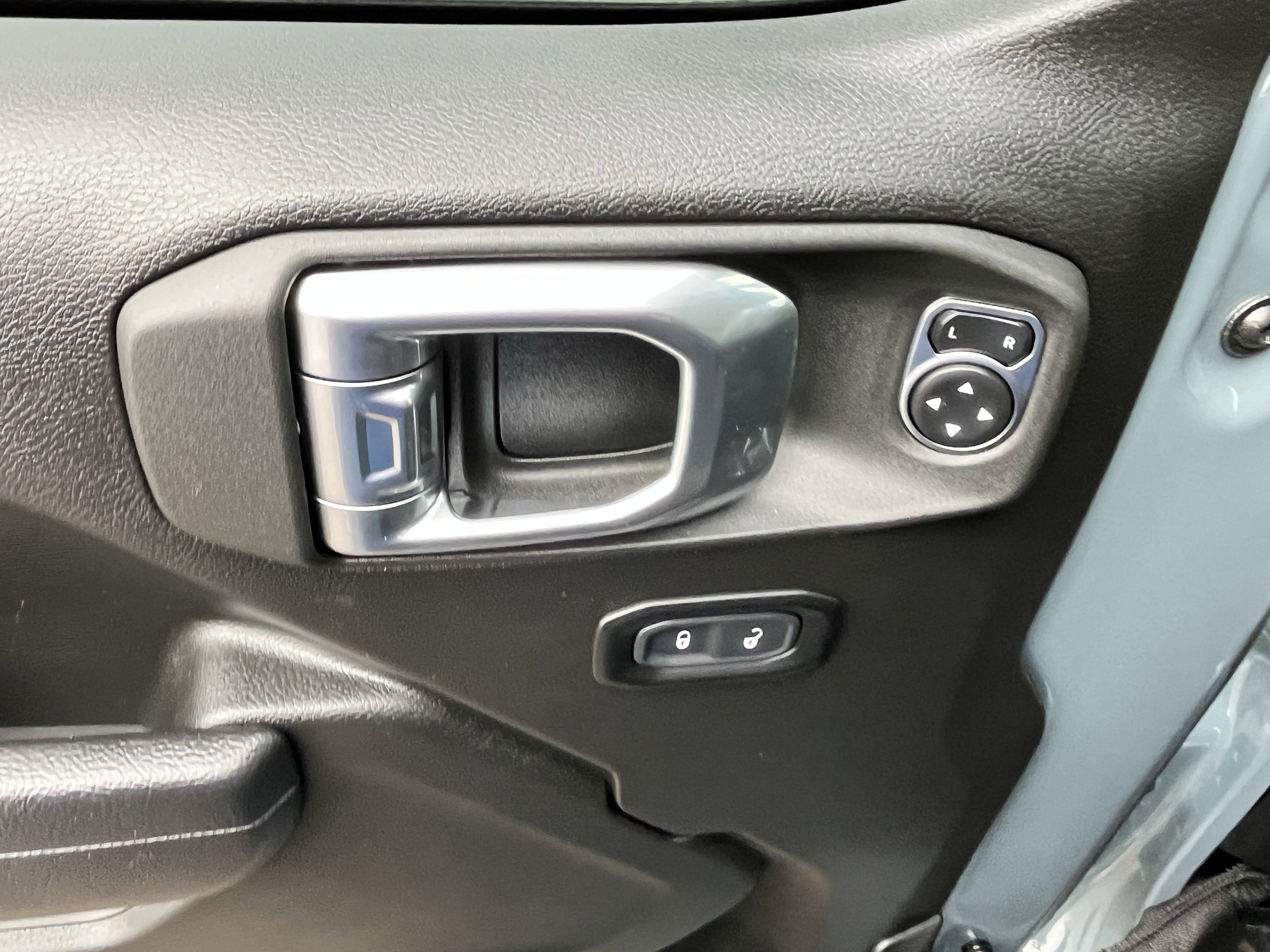 Used 2024 Jeep Wrangler Willys image 18