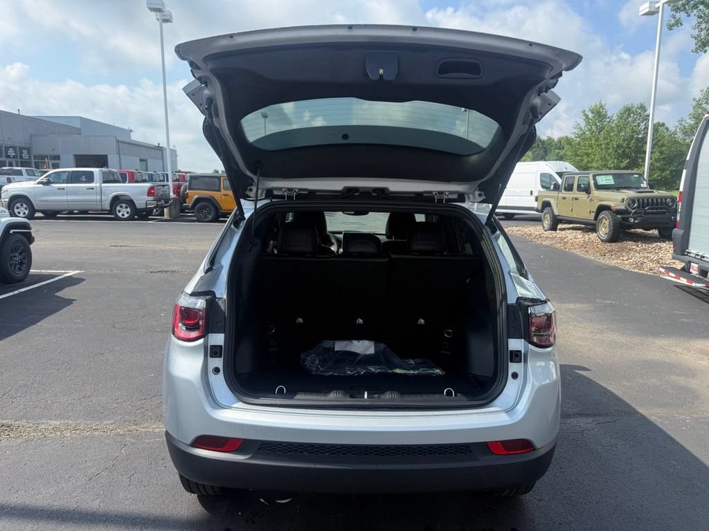 New 2026 Jeep Compass Latitude AWD/4WD image 39