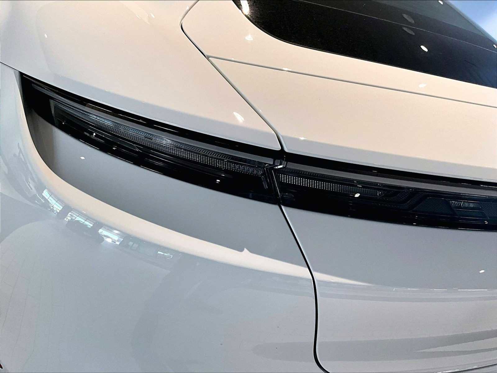 Used 2025 Porsche Taycan image 34