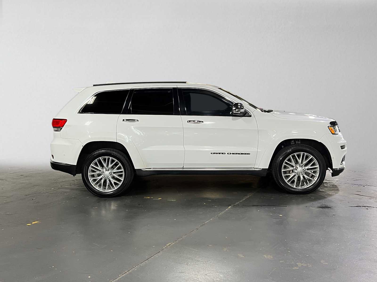 Used 2018 Jeep Grand Cherokee Summit AWD/4WD image 2