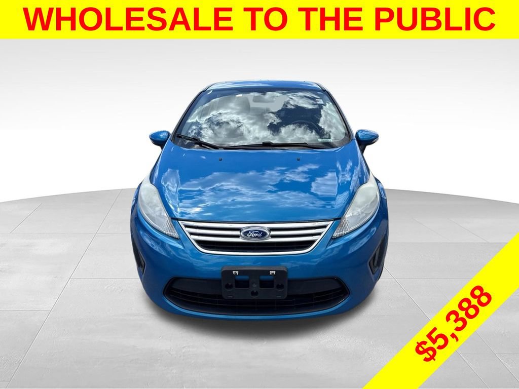 Used 2013 Ford Fiesta SE FWD image 2