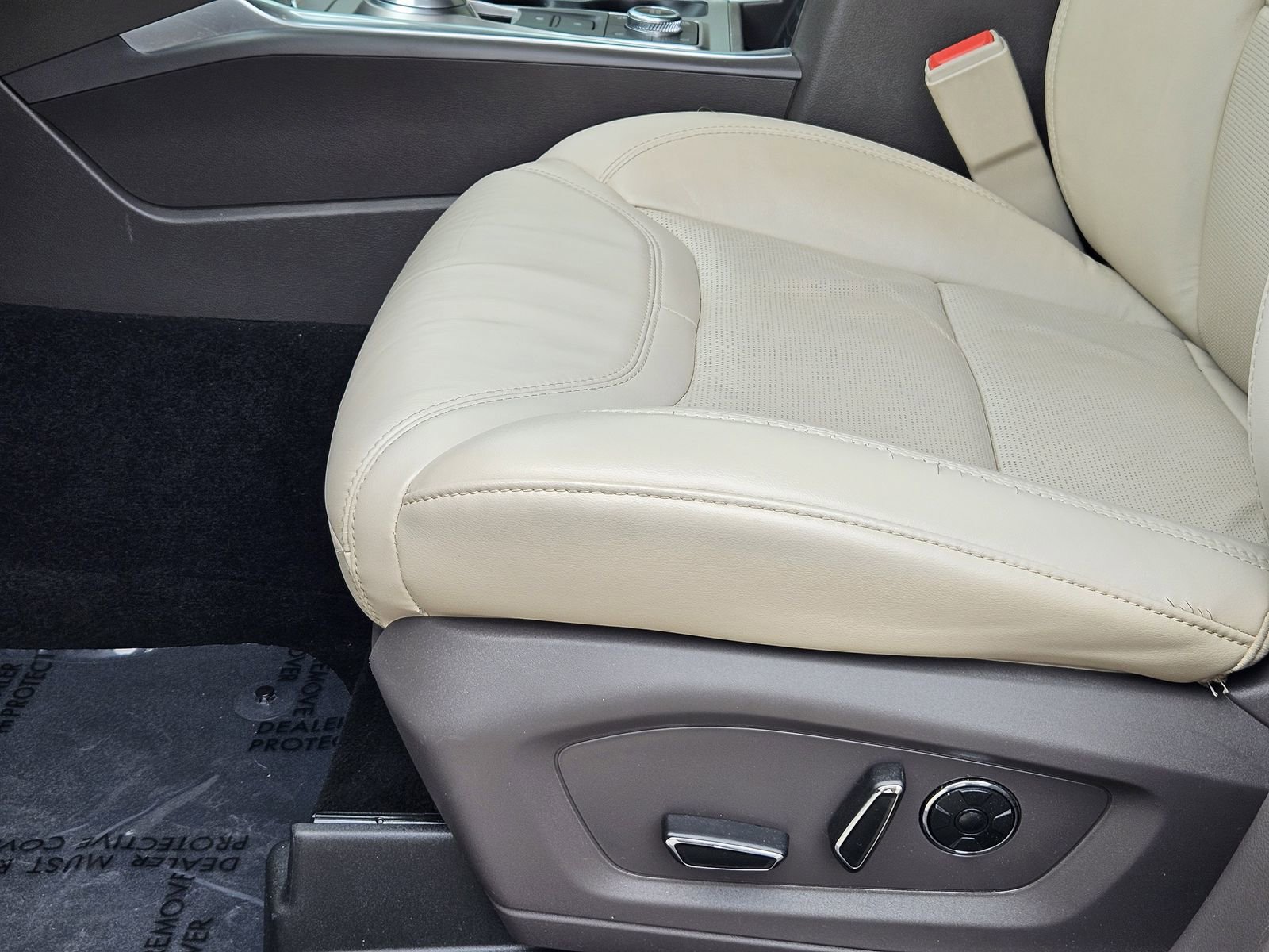 Used 2020 Ford Explorer Platinum w/ Premium Technology Package image 32