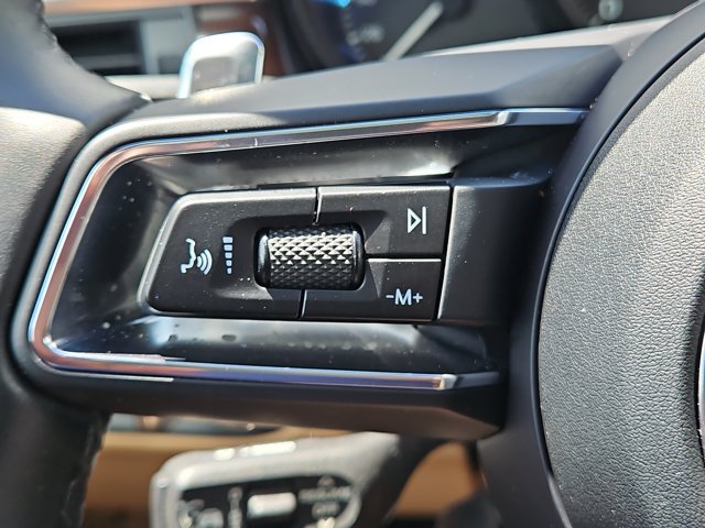 Certified 2023 Porsche Macan AWD/4WD image 30