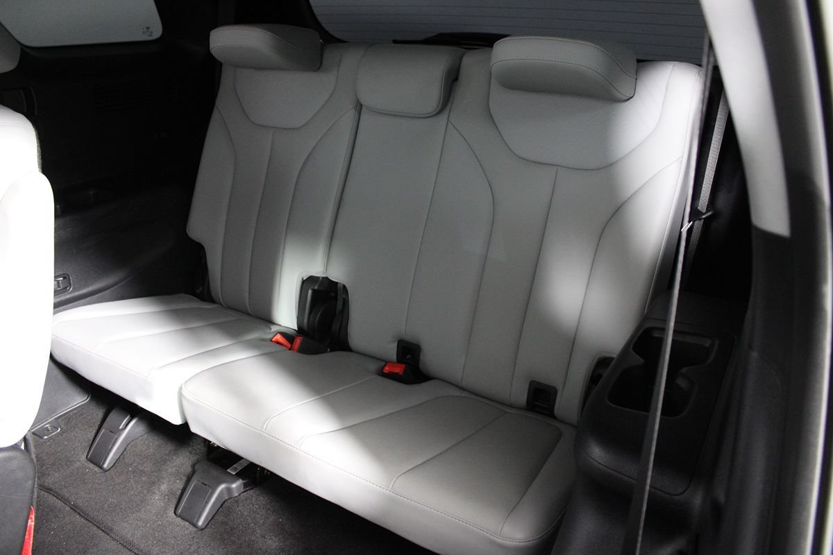Used 2025 Hyundai Palisade SEL FWD image 32