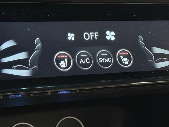 Used 2025 Genesis G70 2.5T image 30