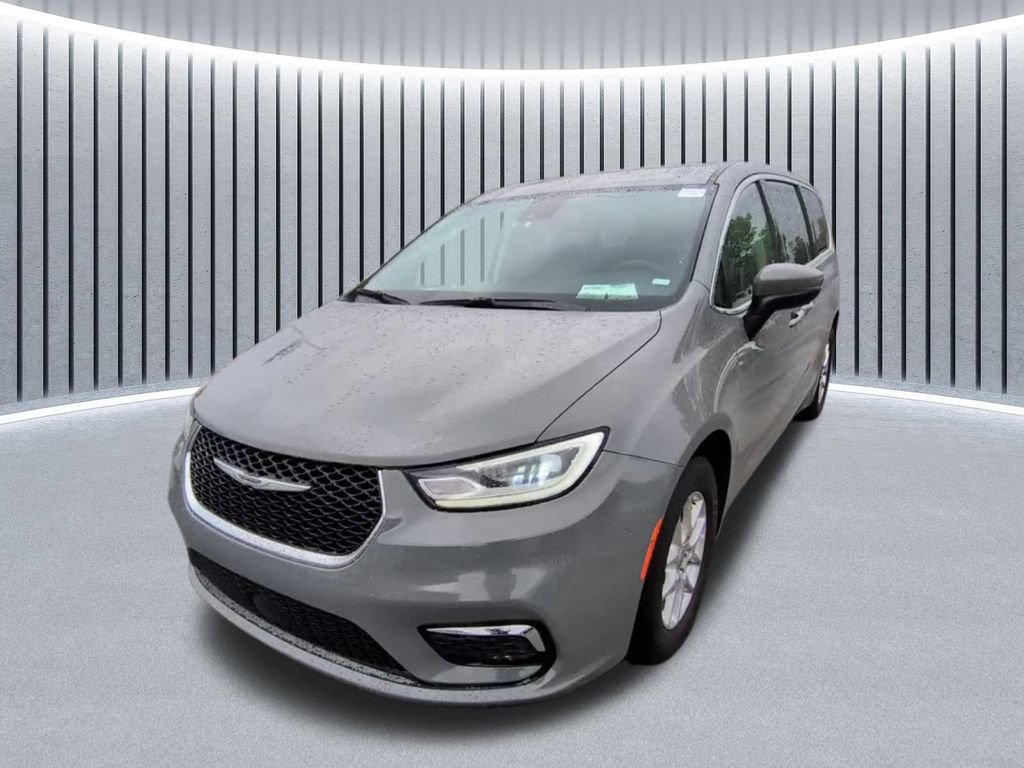 Used 2023 Chrysler Pacifica Touring-L FWD image 21
