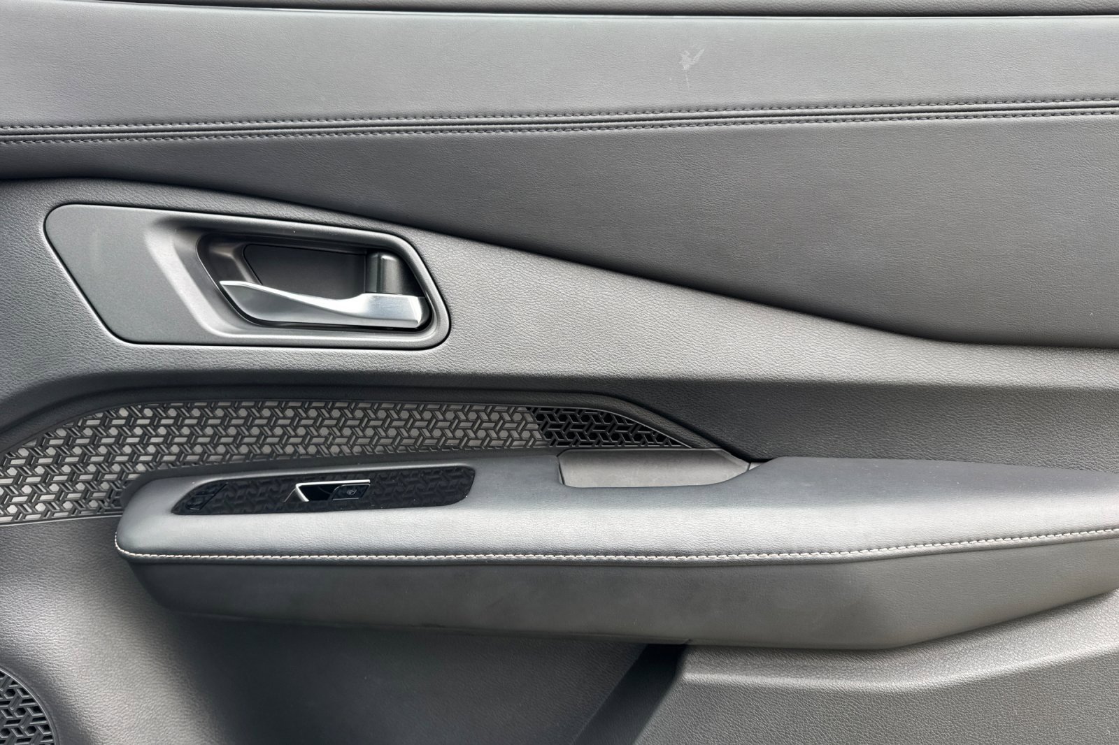 Used 2024 Nissan Ariya FWD image 20