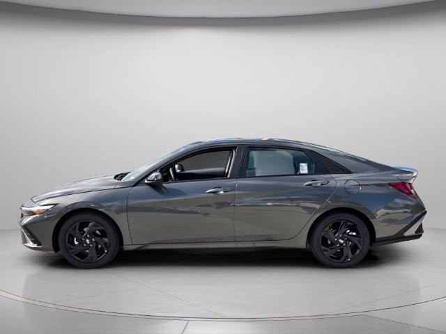New 2026 Hyundai Elantra SEL Sport FWD image 2
