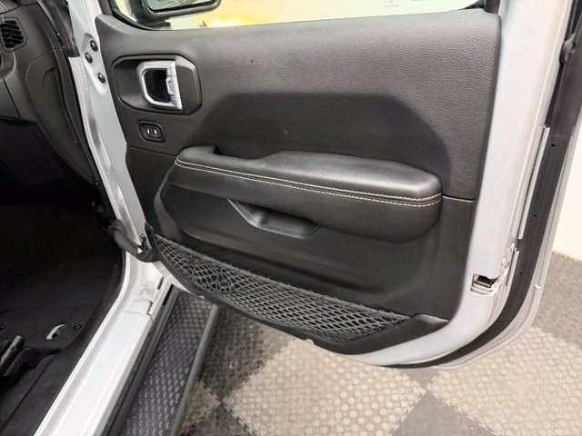 Used 2022 Jeep Wrangler Unlimited Sahara w/ Cold Weather Group AWD/4WD image 39