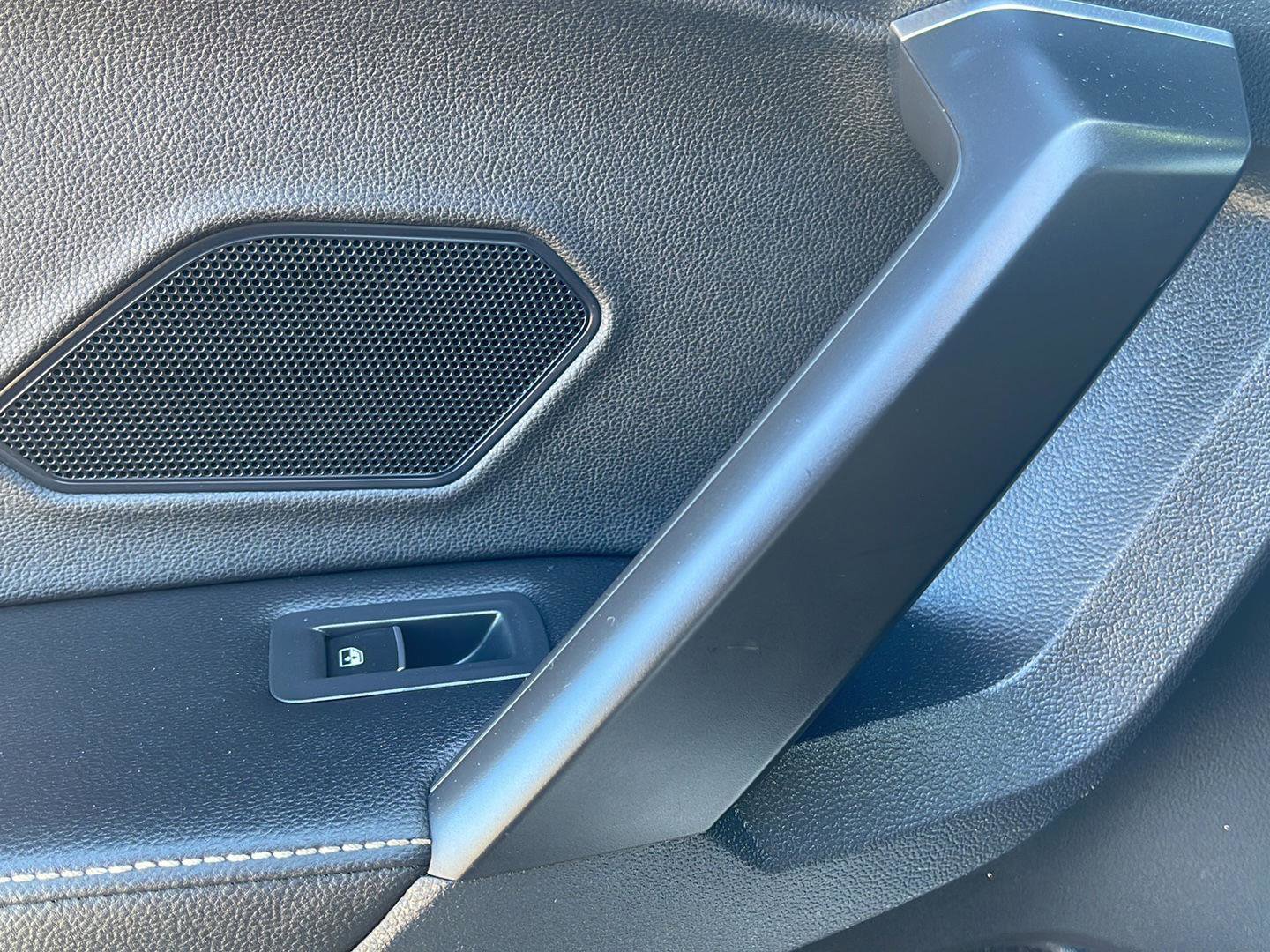 Certified 2022 Volkswagen Tiguan SE R-Line image 13