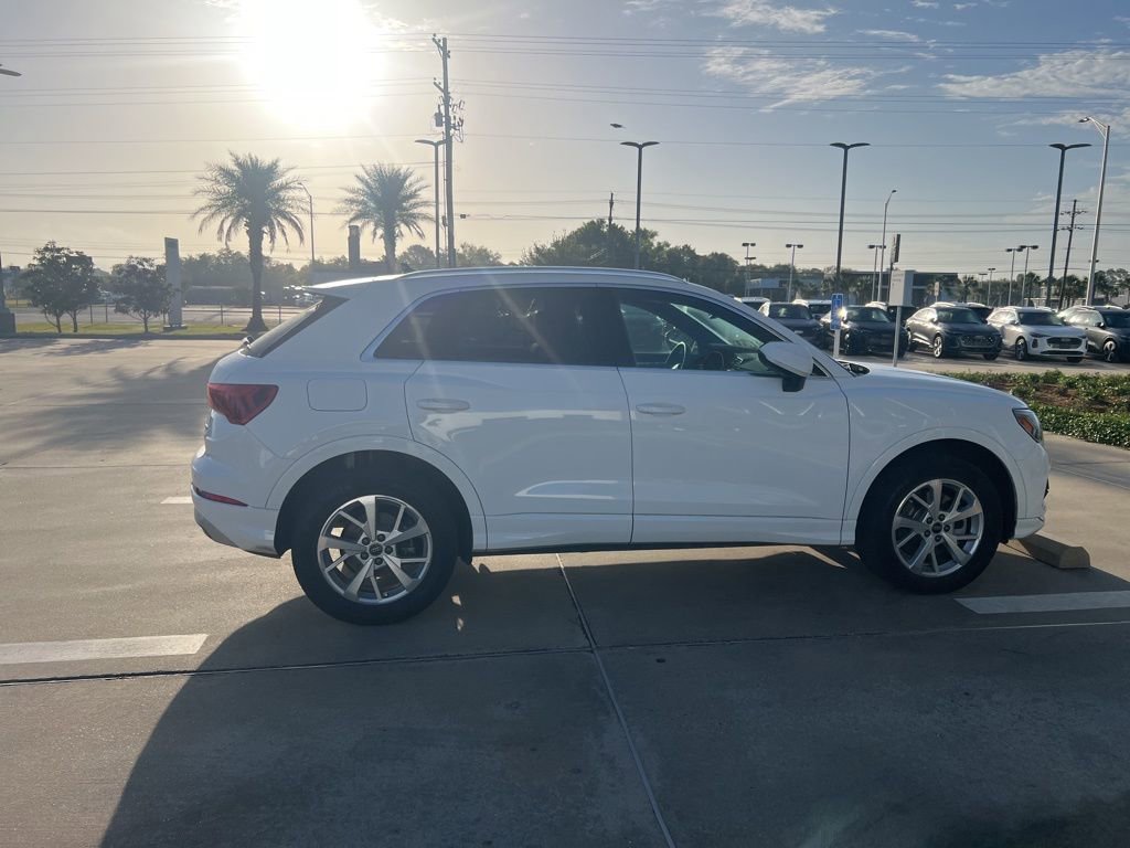 Used 2023 Audi Q3 2.0T Premium w/ Convenience Package image 5