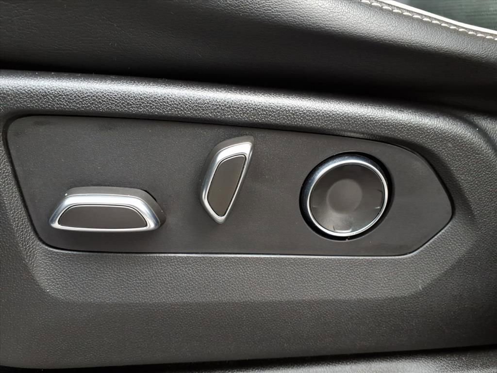 Used 2021 Cadillac Escalade Premium Luxury image 24