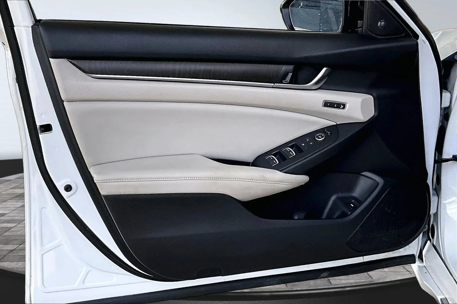 Used 2018 Honda Accord EX-L image 17