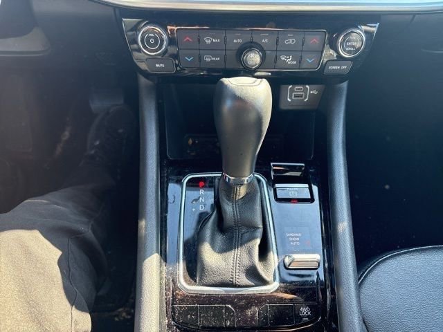 Used 2025 Jeep Compass Limited image 14