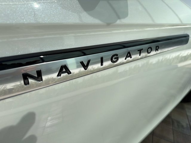 New 2026 Lincoln Navigator L Reserve AWD/4WD image 8
